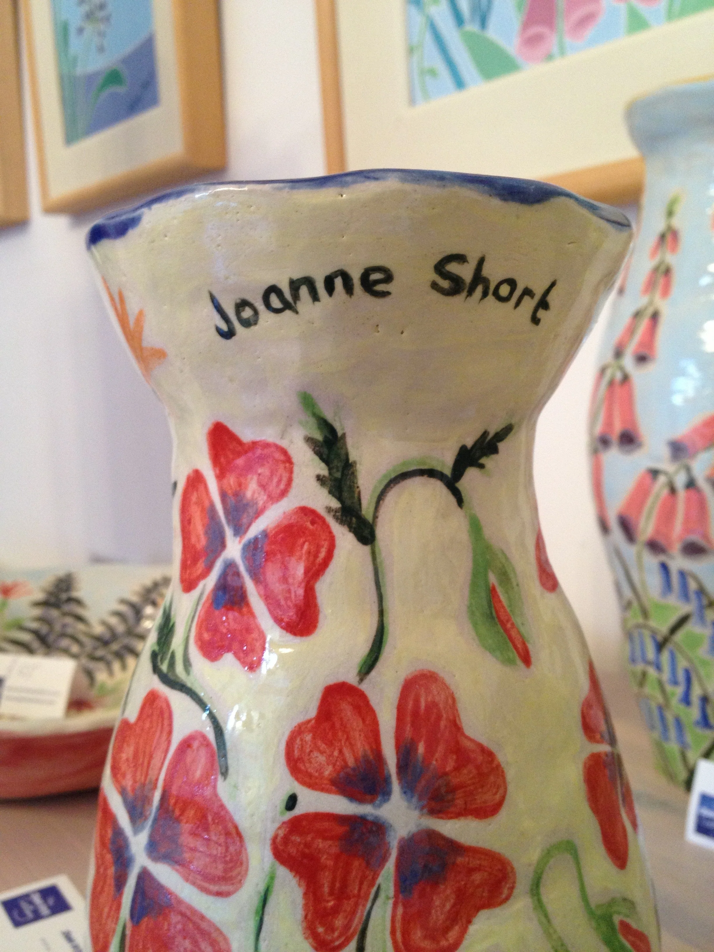 Cornish ceramic flower vase. Red Poppies and pink Daisies by Cornish artist Joanne Short - Image 3